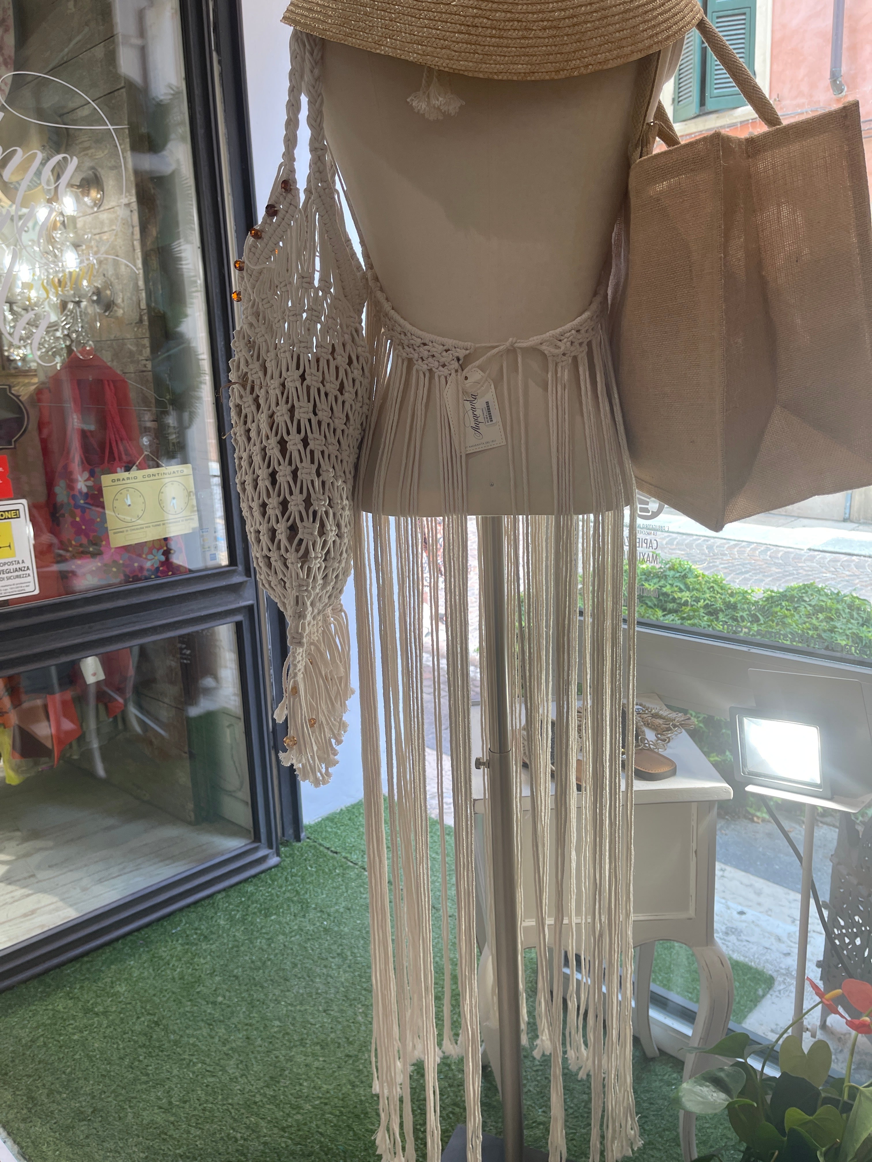 Top lungo in macrame