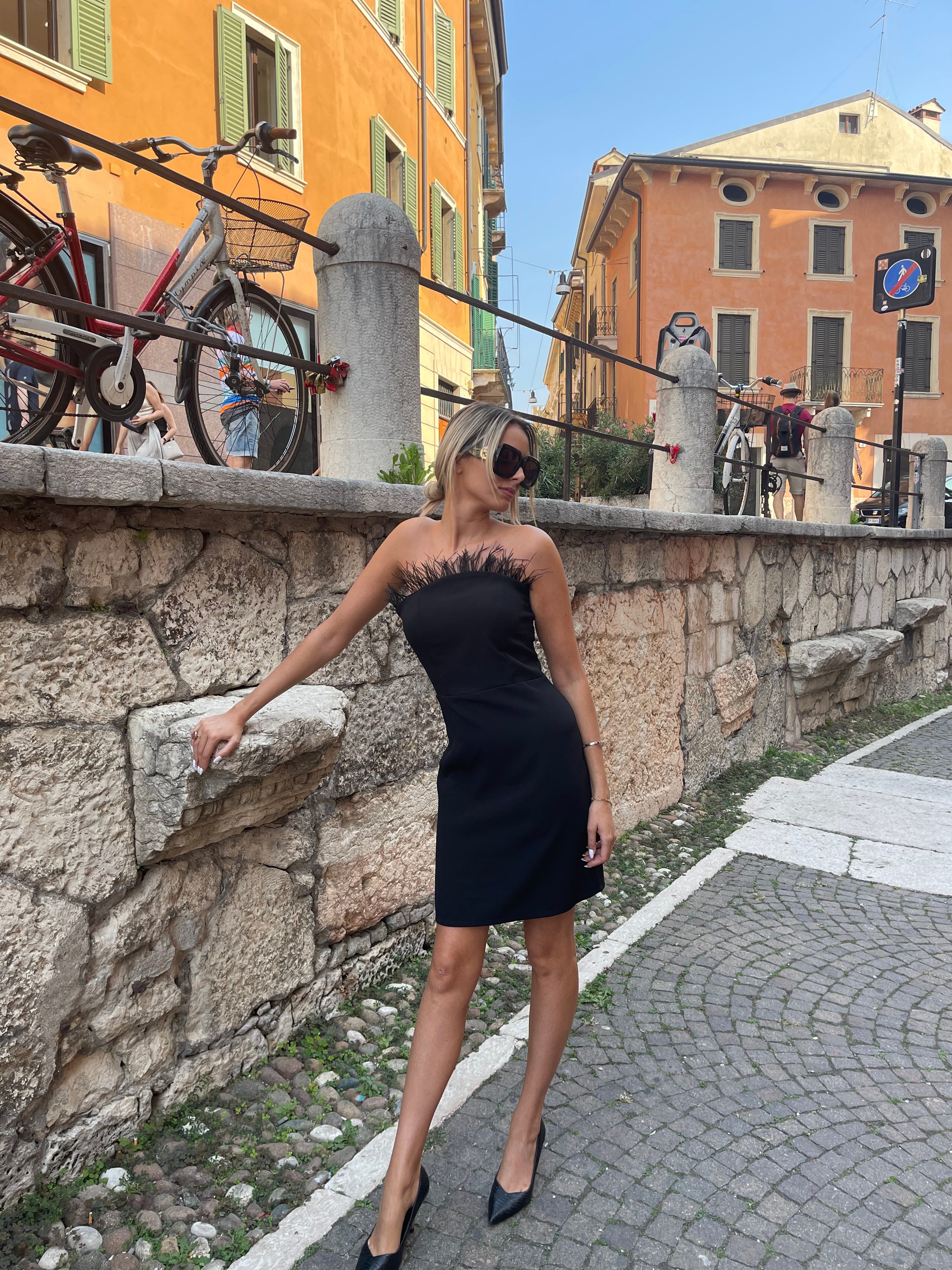 Tubino nero Piume