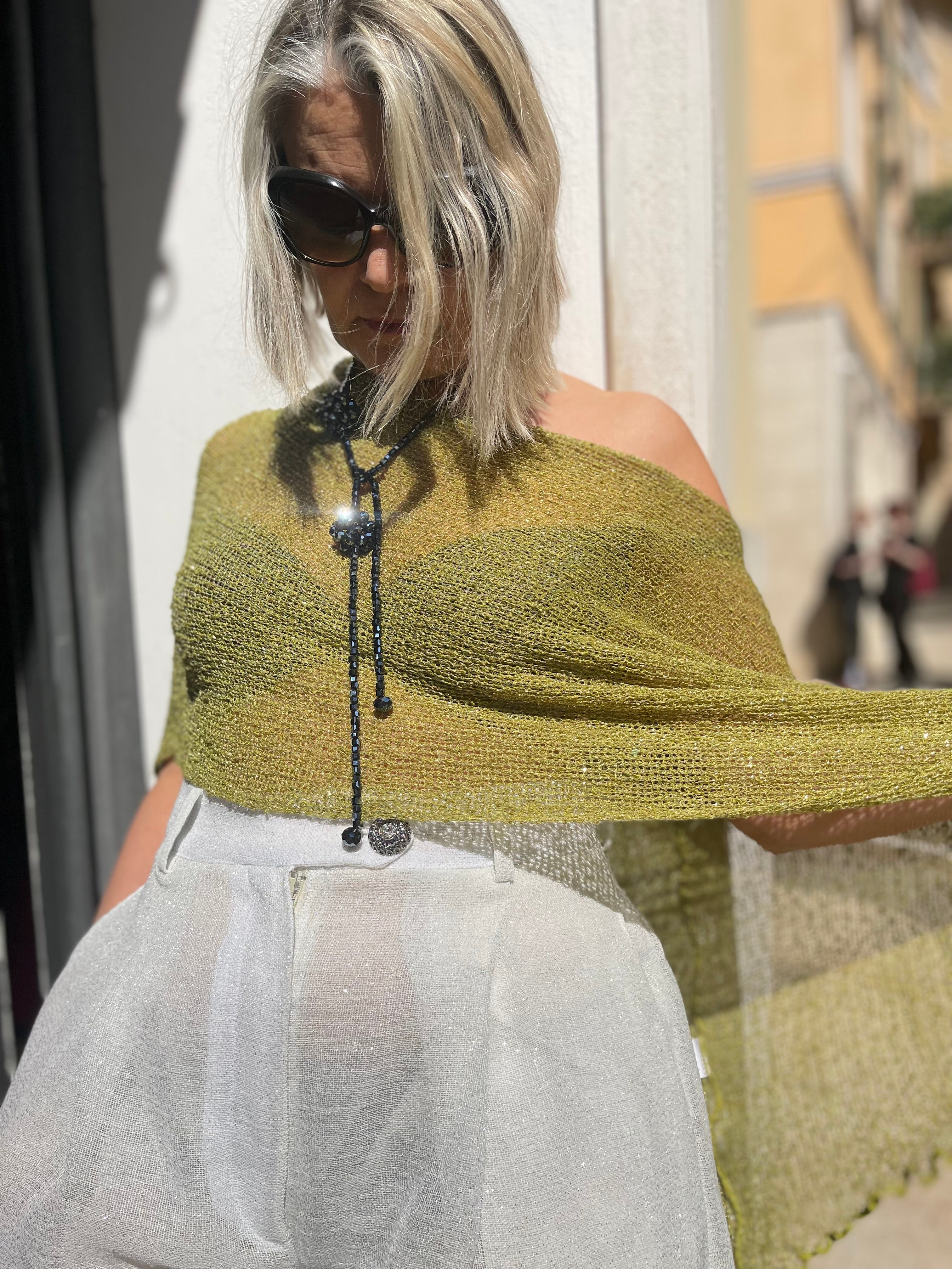 Poncho verde acido in garzina e lurex